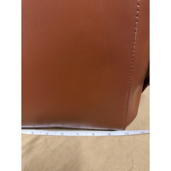 Everlane the Form Bag Crossbody Adjustable Tan - Picture 10 of 14